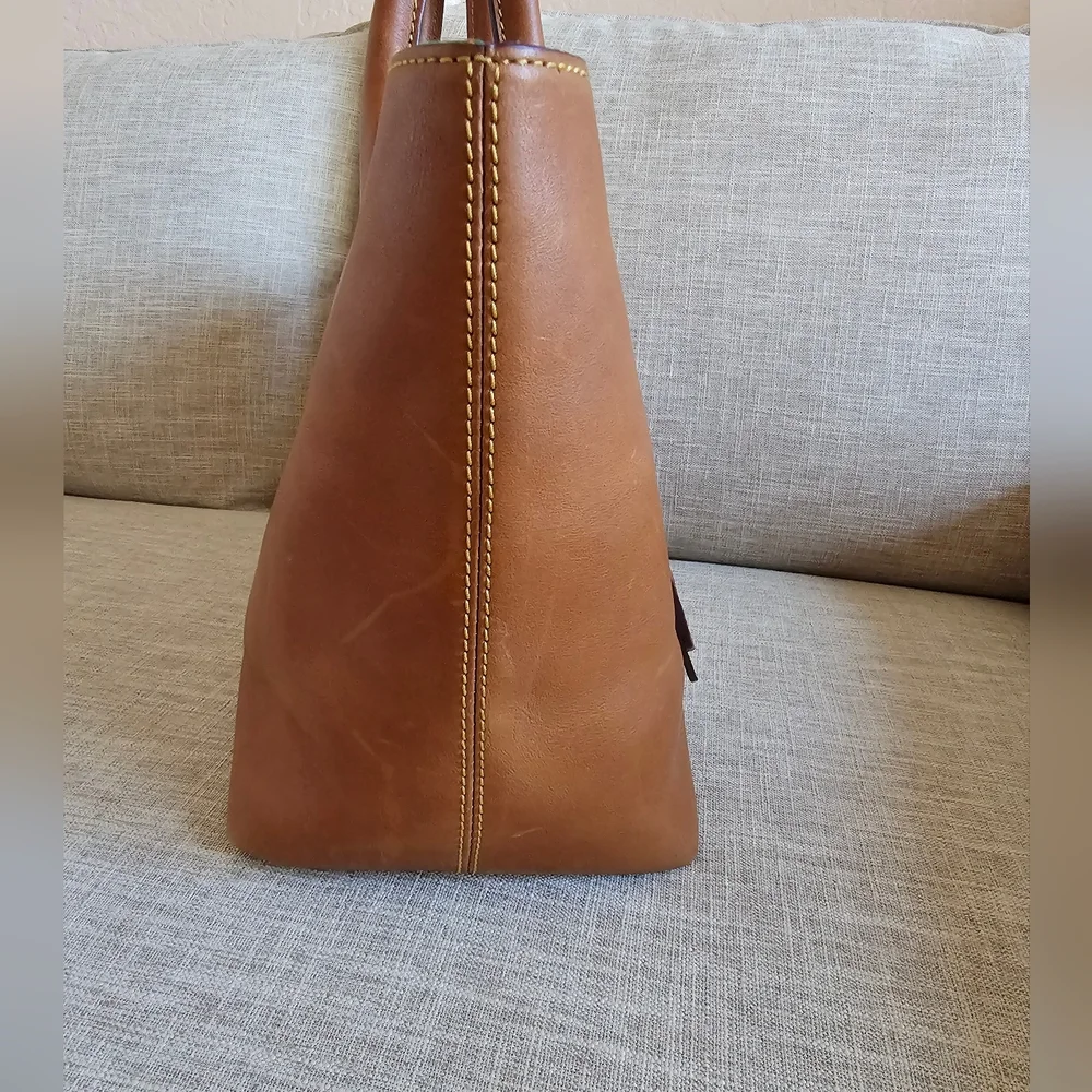 Dooney & Bourke Small Russel Bag, Florentine Leather. - Picture 3 of 14